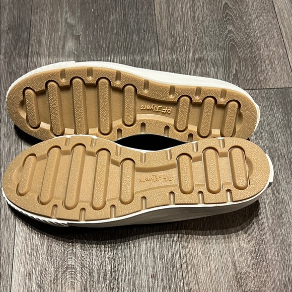 Classic Off White White Canvas Sneakers PF Flyers size 12 - Picture 2 of 4